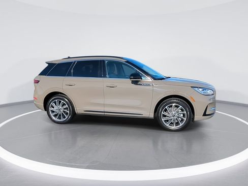 Used 2025 Lincoln Corsair Grand Touring w/ Equipment Group 301A image 9