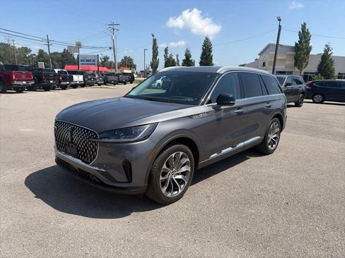 Used 2025 Lincoln Aviator Reserve w/ Illumination Package AWD/4WD image 2