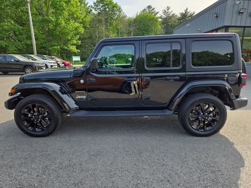 Used 2023 Jeep Wrangler Unlimited Sahara w/ Cold Weather Group AWD/4WD image 7
