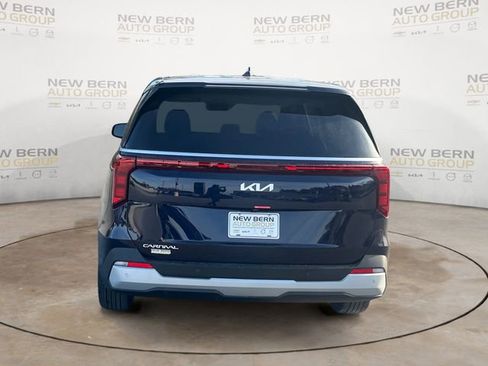 New 2026 Kia Carnival FWD image 4