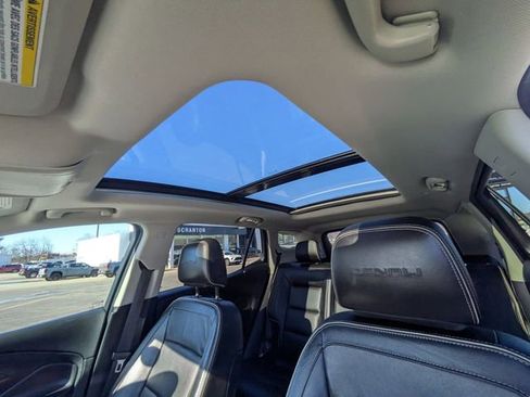 Used 2019 GMC Terrain Denali w/ Advanced Safety Package image 28