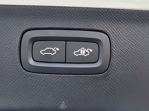 Used 2021 Volvo XC90 T5 Momentum image 23