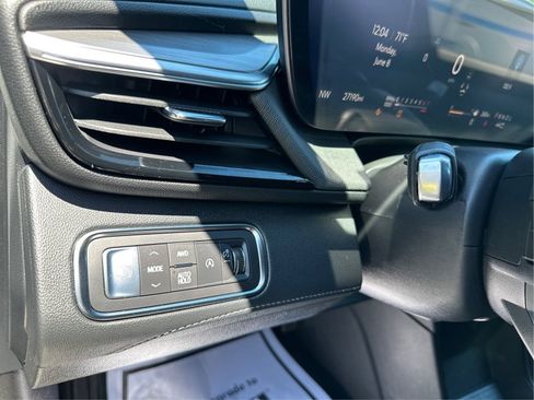Used 2025 Buick Enclave Preferred AWD/4WD image 19