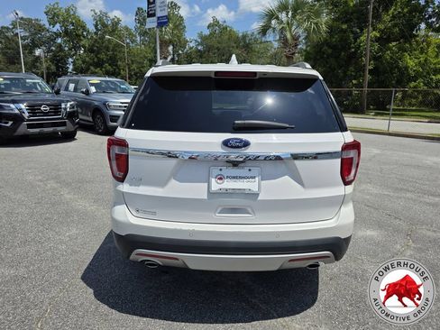 Used 2017 Ford Explorer XLT w/ Equipment Group 202A FWD image 4
