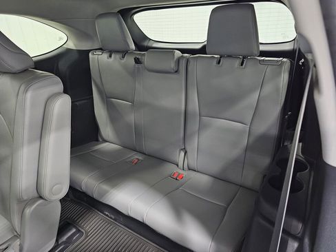 Used 2021 Toyota Highlander Limited image 4