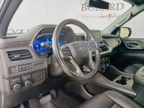 Used 2022 Chevrolet Tahoe Z71 w/ Luxury Package AWD/4WD image 11