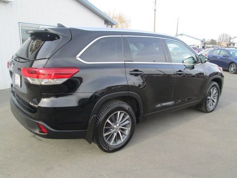 Used 2018 Toyota Highlander XLE AWD/4WD image 6
