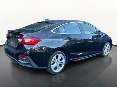 Used 2018 Chevrolet Cruze Premier w/ Premier True North Edition FWD image 3