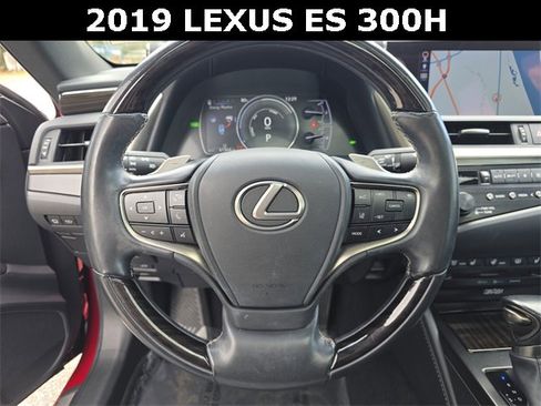 Used 2019 Lexus ES 300h w/ Accessory Package 2 image 26