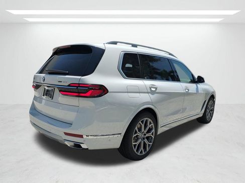 New 2027 BMW X7 xDrive40i w/ Premium Package AWD/4WD image 4
