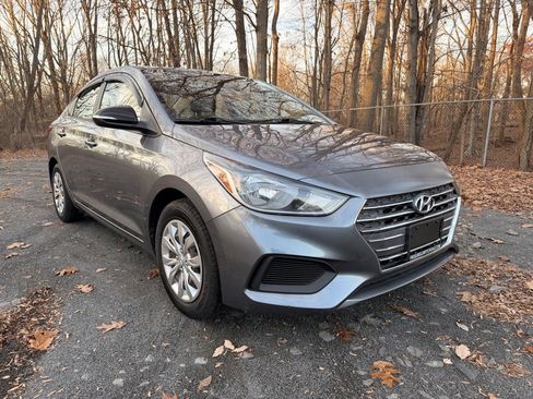 Used 2019 Hyundai Accent SE image 2