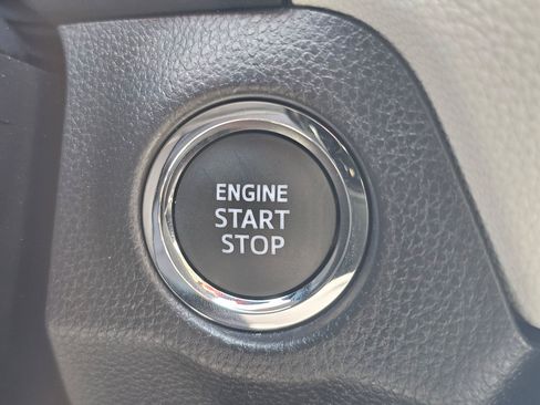 Used 2025 Toyota RAV4 XLE AWD/4WD image 25