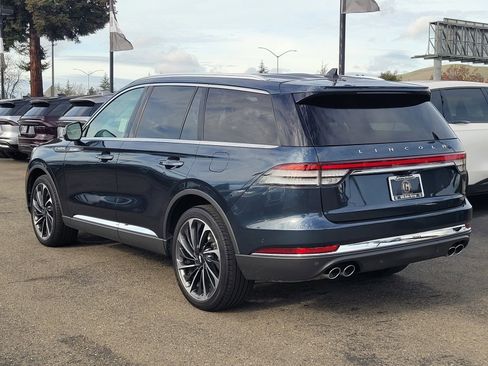 Used 2023 Lincoln Aviator Reserve w/ Equipment Group 201A image 6