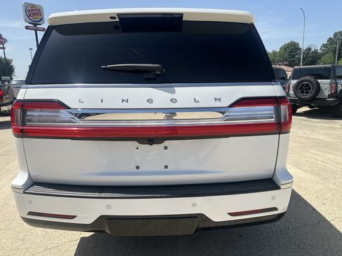 Used 2021 Lincoln Navigator Reserve w/ Luxury Package AWD/4WD image 9