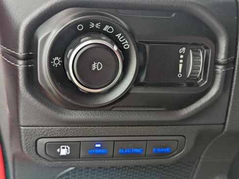 Used 2025 Jeep Wrangler Sahara w/ Safety Group image 22