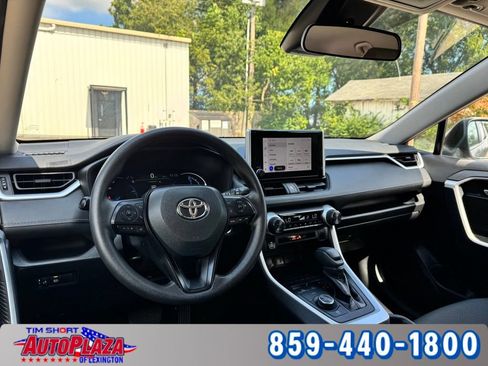 Used 2025 Toyota RAV4 XLE AWD/4WD image 33