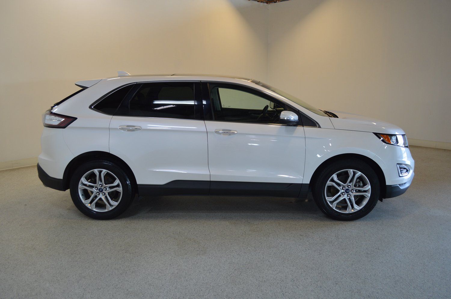 Used 2017 Ford Edge Titanium w/ Equipment Group 301A AWD/4WD image 2