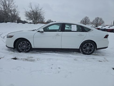 Certified 2023 Honda Accord EX image 15