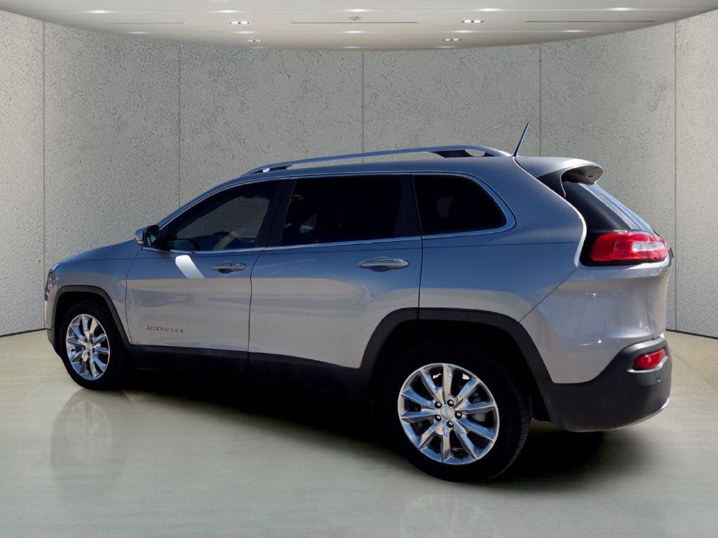 Used 2017 Jeep Cherokee Limited w/ Technology Group FWD image 9