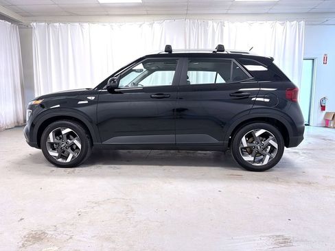 Used 2025 Hyundai Venue SEL FWD image 2