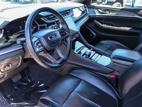 Used 2023 Jeep Grand Cherokee Overland w/ Advanced Protech Group III AWD/4WD image 19