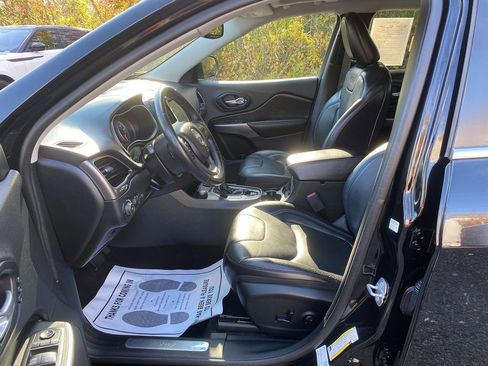 Used 2019 Jeep Cherokee Limited image 12