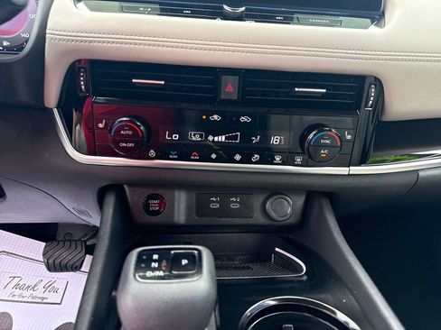 Used 2025 Nissan Rogue SL w/ SL Premium Package FWD image 21
