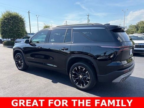 Used 2025 Chevrolet Traverse LT w/ Sun and Wheel Package FWD image 4