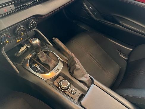 Used 2016 MAZDA MX-5 Miata Club RWD image 17