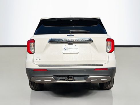 Used 2022 Ford Explorer XLT w/ Equipment Group 202A image 4