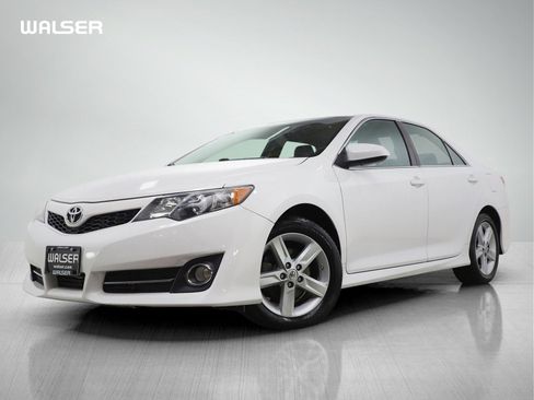 Used 2013 Toyota Camry SE image 1