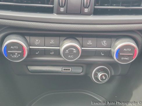 New 2025 Alfa Romeo Giulia AWD w/ Veloce Package AWD image 16