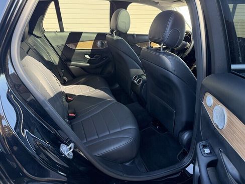 Used 2018 Mercedes-Benz GLC 350e 4MATIC image 32