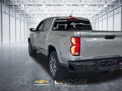 Used 2024 Chevrolet Colorado Z71 w/ Z71 Convenience Package 2 AWD/4WD image 8