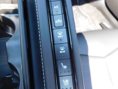 Used 2023 Chevrolet Corvette Stingray Premium Conv w/ Z51 Performance Package image 38