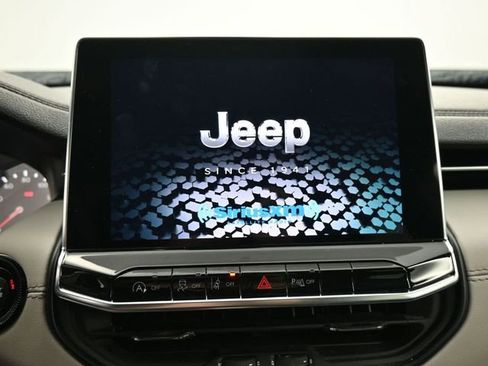 Used 2025 Jeep Compass Limited image 22