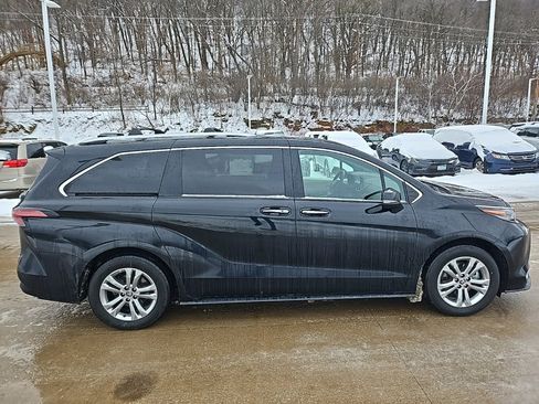 Used 2024 Toyota Sienna Platinum image 15