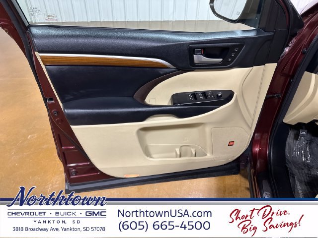 Used 2017 Toyota Highlander Limited AWD/4WD image 10
