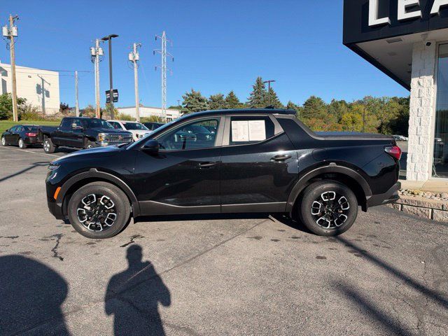 Used 2024 Hyundai Santa Cruz SE AWD/4WD image 2