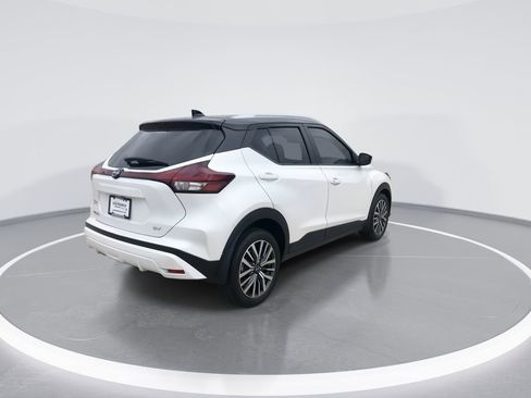 Used 2024 Nissan Kicks SV w/ Interior Electronics Package FWD image 8