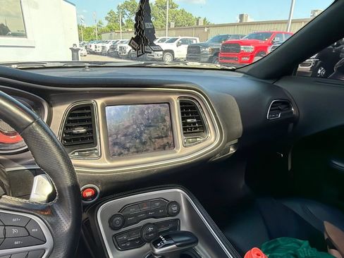 Used 2022 Dodge Challenger SRT Hellcat RWD image 8