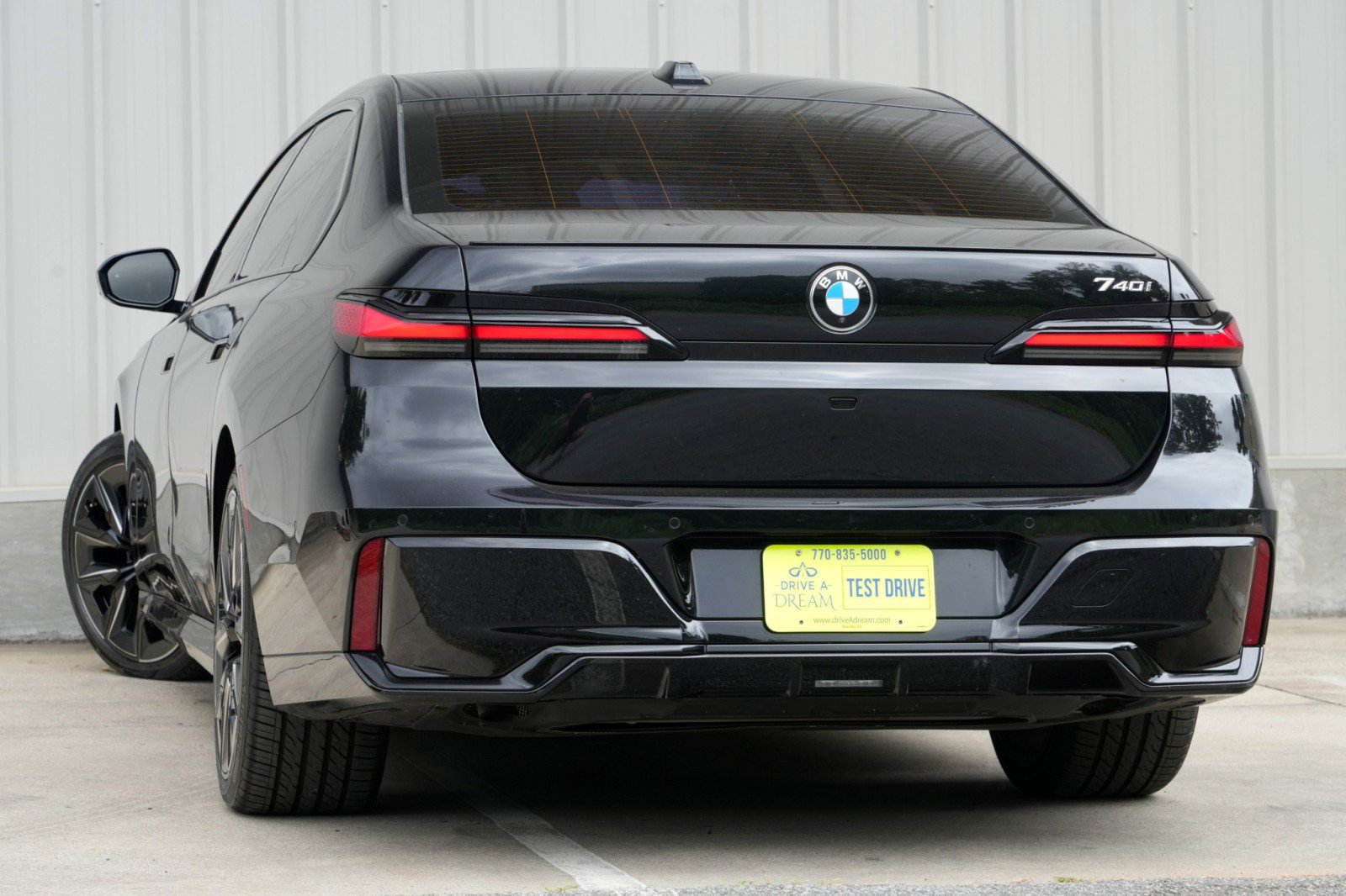 Used 2023 BMW 740i w/ Parking Assistance Package RWD image 6