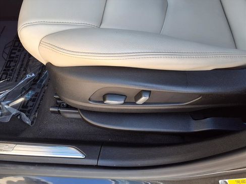 Used 2019 Cadillac XT5 FWD image 20