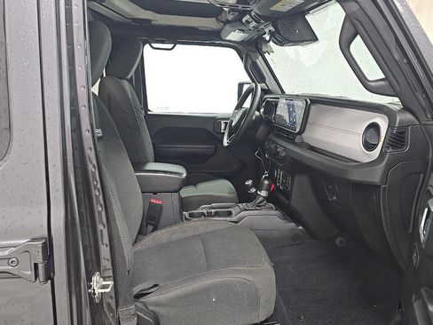 Used 2024 Jeep Wrangler Unlimited Sport AWD/4WD image 9