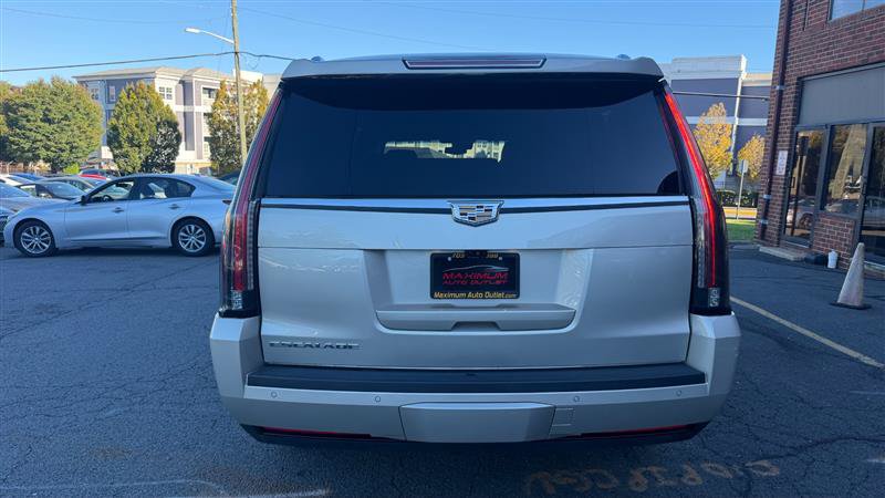 Used 2017 Cadillac Escalade ESV Luxury AWD/4WD image 12
