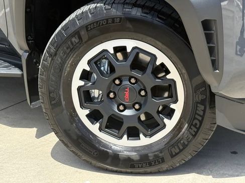 Used 2026 Toyota 4Runner TRD Off-Road Premium AWD/4WD image 2