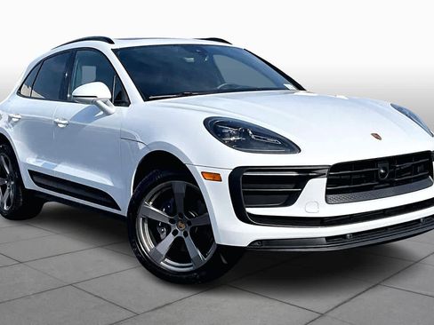 Used 2025 Porsche Macan image 4