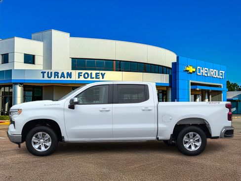 Used 2026 Chevrolet Silverado 1500 LT AWD/4WD image 2