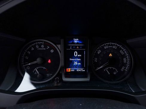 Used 2021 Toyota Tacoma TRD Off-Road w/ Technology Package image 30