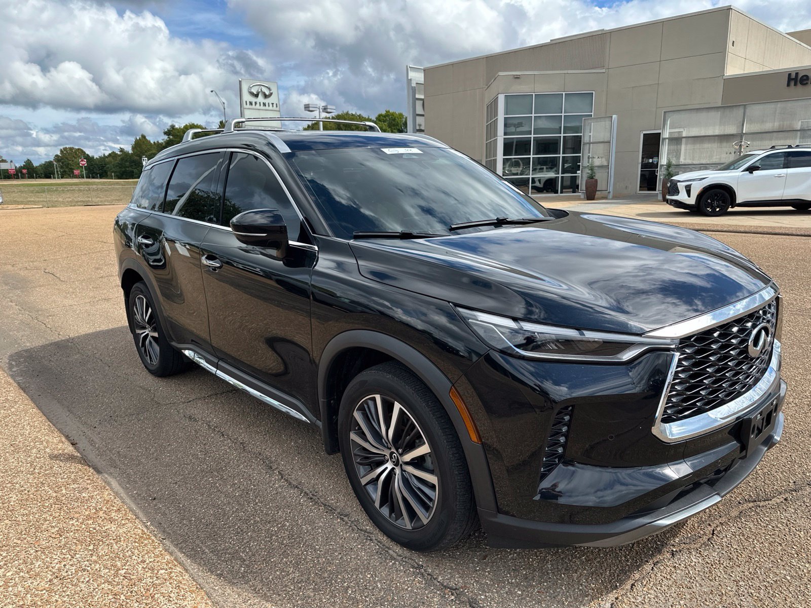 Used 2023 INFINITI QX60 Sensory w/ Vision Package AWD/4WD image 1